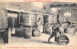 51-REIMS-CHAMPAGNE POMMERY ET CRENO- MISE EN FUTS DU VIN NOUNEAU AU VENDANGEOIR DE LA MAISON POMMERY - Reims