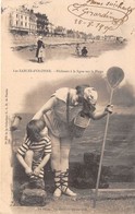 85-LES-SABLES-D'OLONNE-PÊCHEURS A LA LIGNE SUR LA PLACE - LA PÊCHE LES DERNIERS PREPARATIFS - Sables D'Olonne