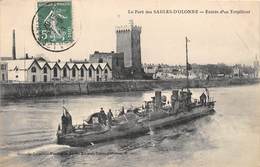 85-LES-SABLES-D'OLONNE-LE PORT -ENTREE D'UN TORPILLEUR - Sables D'Olonne