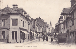 LIVAROT  LA RUE DE LA FALAISE - Livarot