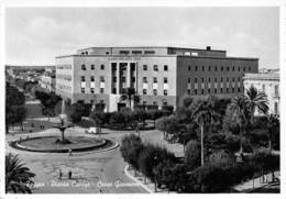 Delcampe - 08389 "FOGGIA - PIAZZA CAVOUR - CORSO GIANNONE-PALAZZO UFF. STATALI" ARCH. '900. ANIMATA, AUTO. CART NON SPED - Foggia