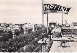 75 - PARIS 8 ème - TERRASSE MARTINI : Vue Sur Les Champs Elysées Et L'Arc De Triomphe - CPSM Dentelée Noir Blanc GF - - Arrondissement: 08