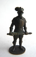 FIGURINE KINDER  METAL SOLDAT EUROPEEN 2 70's - CONQUISTADOR ESPAGNOL KRIEGER SPANIER Bruni - Metalen Beeldjes