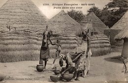 Delcampe - AFRIQUE  FRANÇAISE HAUTE GUINÉE PUITS DANS UNE COUR - Französisch-Guinea