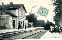 N°64418 -cpa Suippes -la Gare- - Gares - Avec Trains