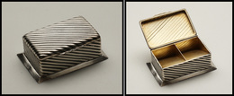 Boîte Rectangulaire En Argent, Guillochée Sur L'ensemble De La Boite, Poinçons, 2 Comp. Vermeil, 65x43x23mm. - TB - Stamp Boxes