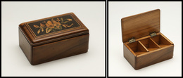 Boîte Italienne En Bois Verni, Marqueterie De Fleurs En Décor, 3 Comp., 85x52x35mm. - TB - Stamp Boxes