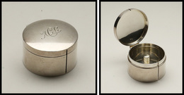 Distributeur De Roulettes "Cartier" En Argent, Monogramme "ACL", Daté 15.2.58 Sur Le Fond, Poinçons, Diam. 48, H.28mm, S - Cajas Para Sellos