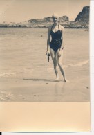 Photo Amateur -  ESPAGNE Jolie Fille Sexy Sur La Plage De Castro Uridales Août 1952 - No CPA - Sonstige & Ohne Zuordnung