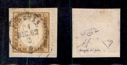 REGNO D'ITALIA - 1862 - 10 Cent (1) Angolo Di Foglio (pos.5) Usato Su Frammento - Molto Bello - Cert. Diena + Cert. Rayb - Sonstige & Ohne Zuordnung