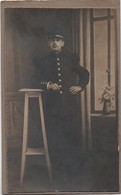 Photo Studio   Carte Postale Ancienne /Militaire Accoudé Sur Sellette/  1914-1918     PHOTN399 - War, Military