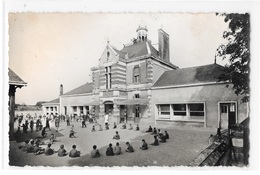 (20917-37) Monnaie - L'Ecole De Garcons Et La Mairie - La Récréation - Monnaie