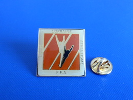 Pin's Ligue Lorraine Athlétisme - FFA - Course à Pied Athlétisme (PE8) - Leichtathletik