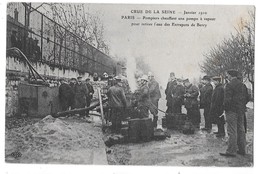 PARIS - CRUE DE LA SEINE Janvier 1910 - Pompiers Chauffant Une Pompe à Vapeur Pour Retirer L'eau Des Entrepôts De Bercy - La Crecida Del Sena De 1910