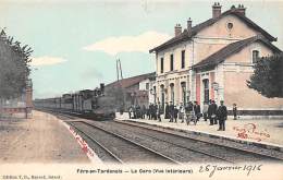 Fère En Tardenoy       02      Intérieure De La Gare Avec Train       (voir Scan) - Fere En Tardenois