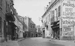 La Fère          02        Rue De La République  Année 50         (voir Scan) - Other & Unclassified