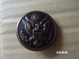 US WWII Bouton 28 Mm Fabricant WATERBURY BUTTON CO. CONN. - Buttons