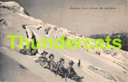 CPA DESCENTE D'UNE COLONNE DES ALPINISTES    ( CHAMONIX ? SUISSE ? ) - Alpinisme