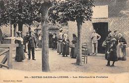 Notre Dame De Liesse      02     Pélerinage .  Les Pèlerins  A La Fontaine   (voir Scan - Autres & Non Classés