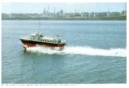 (10) UK - Hydrogliseur - Hydrofoil Red Funnel In Southanpton - Hovercrafts