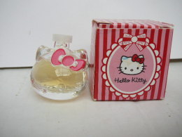 HELLO KITTY :MINI EDT  5 ML  BOITE  ROUGE   LIRE ET VOIR !! - Miniatures Femmes (avec Boite)