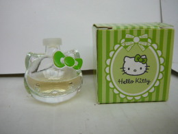 HELLO KITTY :MINI EDT  5 ML  BOITE  VERTE ( MINI PAS PLEINE ) LIRE ET VOIR !! - Miniatures Femmes (avec Boite)