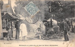 50-BRICQUEBEC- RÔTISSEURS EN PLEINS AIR, UN JOUR DE FOIRE A BRICQUEBEC - Bricquebec