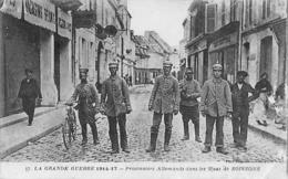 Soissons    02    Guerre 14/18    Prisonniers Allemands Dans Les Rues      (voir Scan) - Soissons