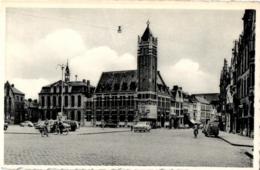 BELGIQUE - FLANDRE OCCIDENTALE - ROESELARE - ROULERS - Stadhuis En Grote Markt - Hôtel De Ville Et Grand' Place. - Roeselare