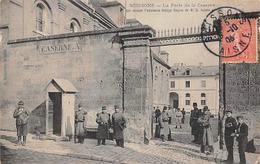 Soissons    02     La Porte De La Caserne      (voir Scan) - Soissons