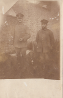CARTE PHOTO ALLEMANDE - GUERRE 14-18 - DEUX SOLDATS ALLEMANDS - Guerre 1914-18