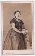 CDV Photo Originale XIXème Femme Belle Robe Par Fatalot Lyon Cdv 2436 - Alte (vor 1900)