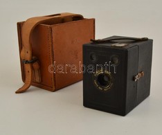 Cca 1937-1938  Kodak Eastman Popular Brownie Box Fényképezőgép, Korabeli Bőr Tokban, Működőképes, Jó állapotban / Vintag - Cameras