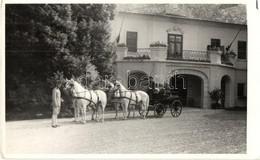 * T3/T4 1944 Bábolna, Szapáry-kastély, Ménesudvar, Hintó. Photo (EM) - Ohne Zuordnung