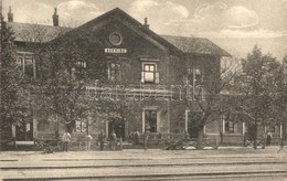* T2 1918 Bánhida (Tatabánya), Vasútállomás, Vasutasok. Krakovszky Andrásné Felvétele - Unclassified