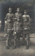 * T2 1917 Cigiző Osztrák-magyar Katonák Csoportképe / WWI K.u.k. Military, Soldiers With Cigarettes. Photo - Ohne Zuordnung