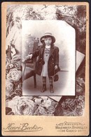 VIEILLE PHOTO CABINET MONTEE SURREALISME  - FILLETTE MODE VICTORIEN - VICTORIAN  - PHOTO BECKER BRUXELLES - 16.5 X 10.5 - Oud (voor 1900)