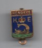 Insigne De Revers à  épingle/Écusson/HENDAYE/ Bronze Estampé Cloisonné émaillé/ Vers 1930-1950       MED261 - Andere & Zonder Classificatie