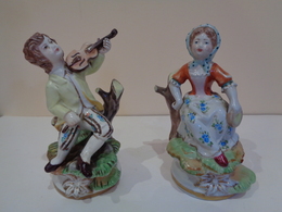 Pareja De Músicos De Porcelana. Marca: Hispania Manises. Decor Manual. Made In Spain. 18 Centímetros De Altura. - Manises (ESP)