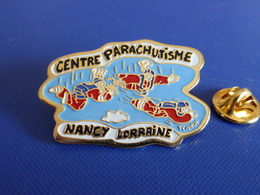 Pin's Centre Parachutisme Nancy Lorraine - Photo Tchak - Parachute - Para (PU68) - Paracaidismo