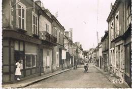 GRACAY (Cher) - Rue Ludovic Martinet - Commerces - Animée - Graçay