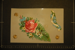 CP, Carte En Celluloid Decoupis Fleurs Souvenir Etoile - Porcelana