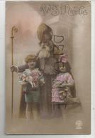 Le Saint Avec Mitre Et Crosse Et Deux Enfants. Photo Colorisée. - Sinterklaas