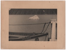 Photo Signée Bevoyer ? Beau Format Bateau Expédition Polaire Arctique Glacier Banquise Iceberg - Schiffe