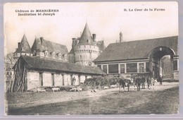 Château De MESNIERES . Instition Saint - Joseph . La Cour De La Ferme . . - Mesnières-en-Bray