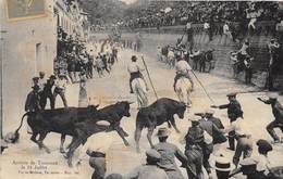 30-BEAUCAIRE- ARRIVEE DE TAUREAUX LE 14 JUILLET - Beaucaire