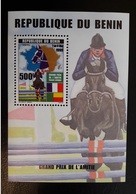 BENIN 1999 - GRAND PRIX FRANCE - AFRIQUE HIPPISME CHEVAUX PFERD HORSE HORSES - SHEETLET SHEET BLOC BLOCK  RARE MNH **. - Chevaux