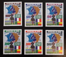 BENIN 1999 - GRAND PRIX FRANCE AFRIQUE HIPPISME CHEVAUX PFERD HORSE HORSES - FULL SET MICHEL 1223 /8 1228  RARE MNH **. - Chevaux