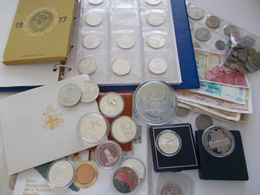 Alle Welt: Eine Bunte Mischung An Diversen Münzen. Dabei Ein Album Mit DM Münzen; Russland Und Vatik - Andere & Zonder Classificatie