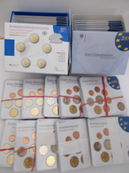 Deutschland: Eine Sammlung Von Euro-KMS Und 2 Euromünzen Der BRD Direkt Aus Weiden. Dabei 10 X KMS 2 - Allemagne